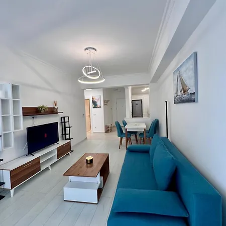 Romantic Solid Apartment Mamaia